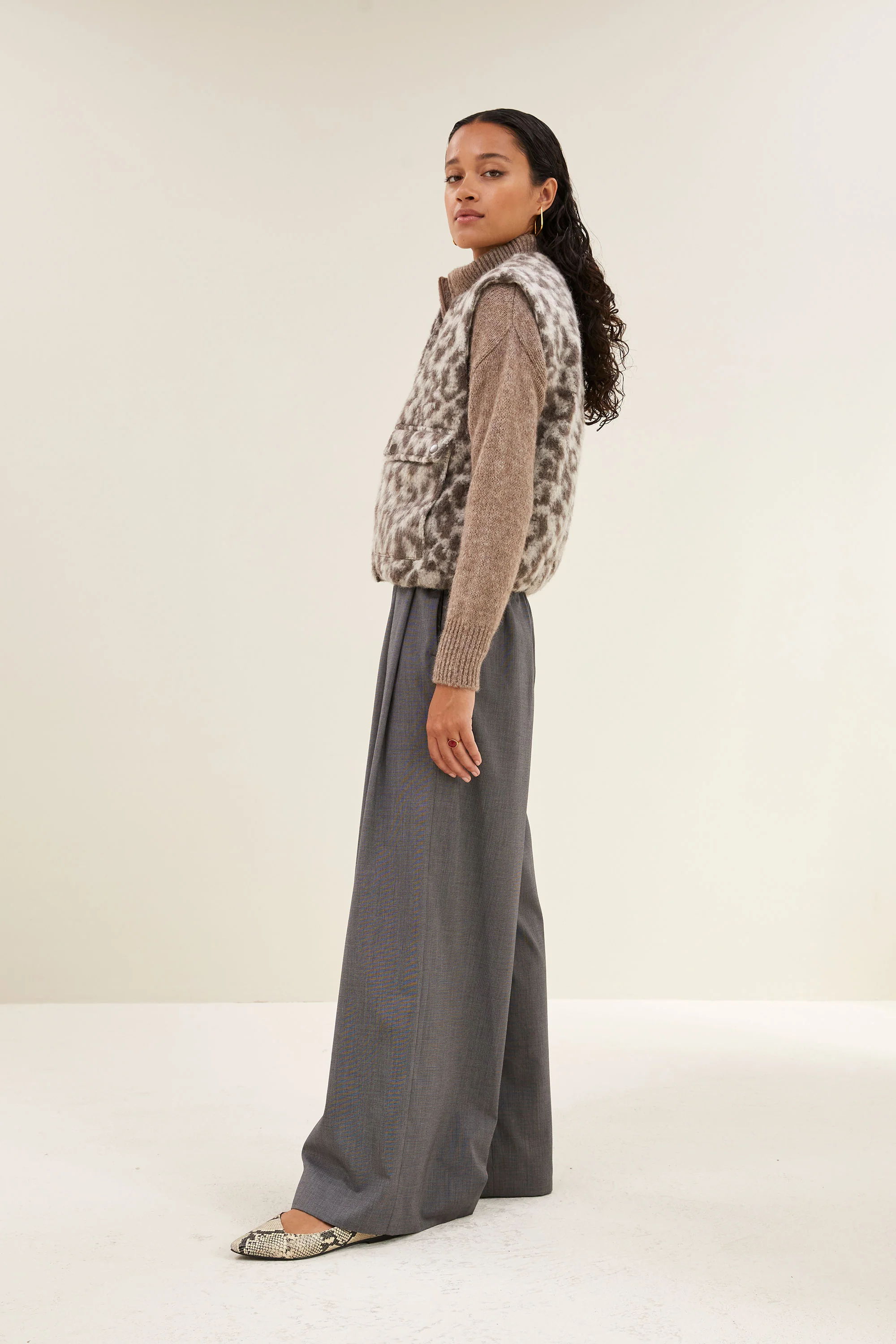 maggie sleeveless leo jacket | leopard print - Image 3