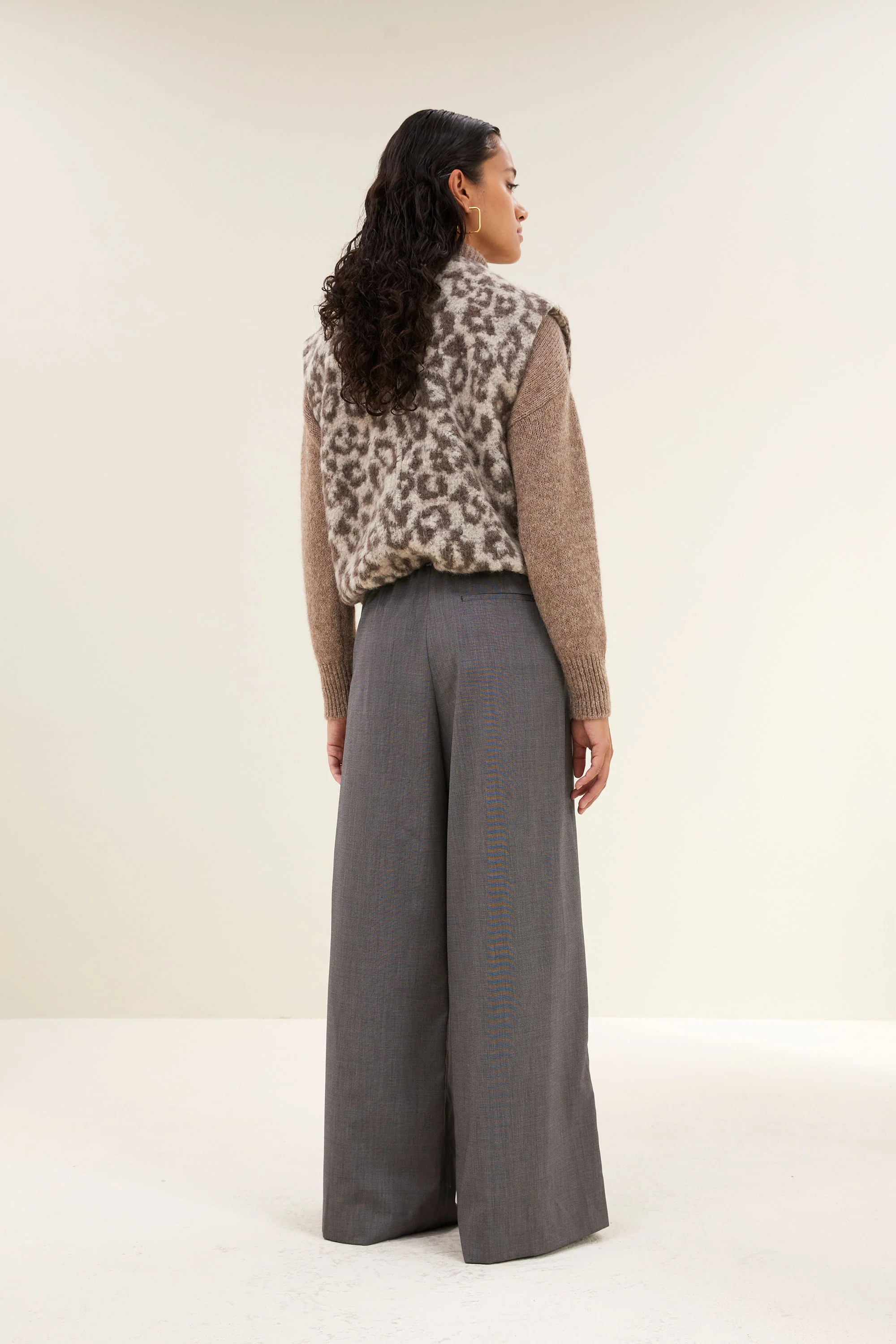 maggie sleeveless leo jacket | leopard print - Image 4