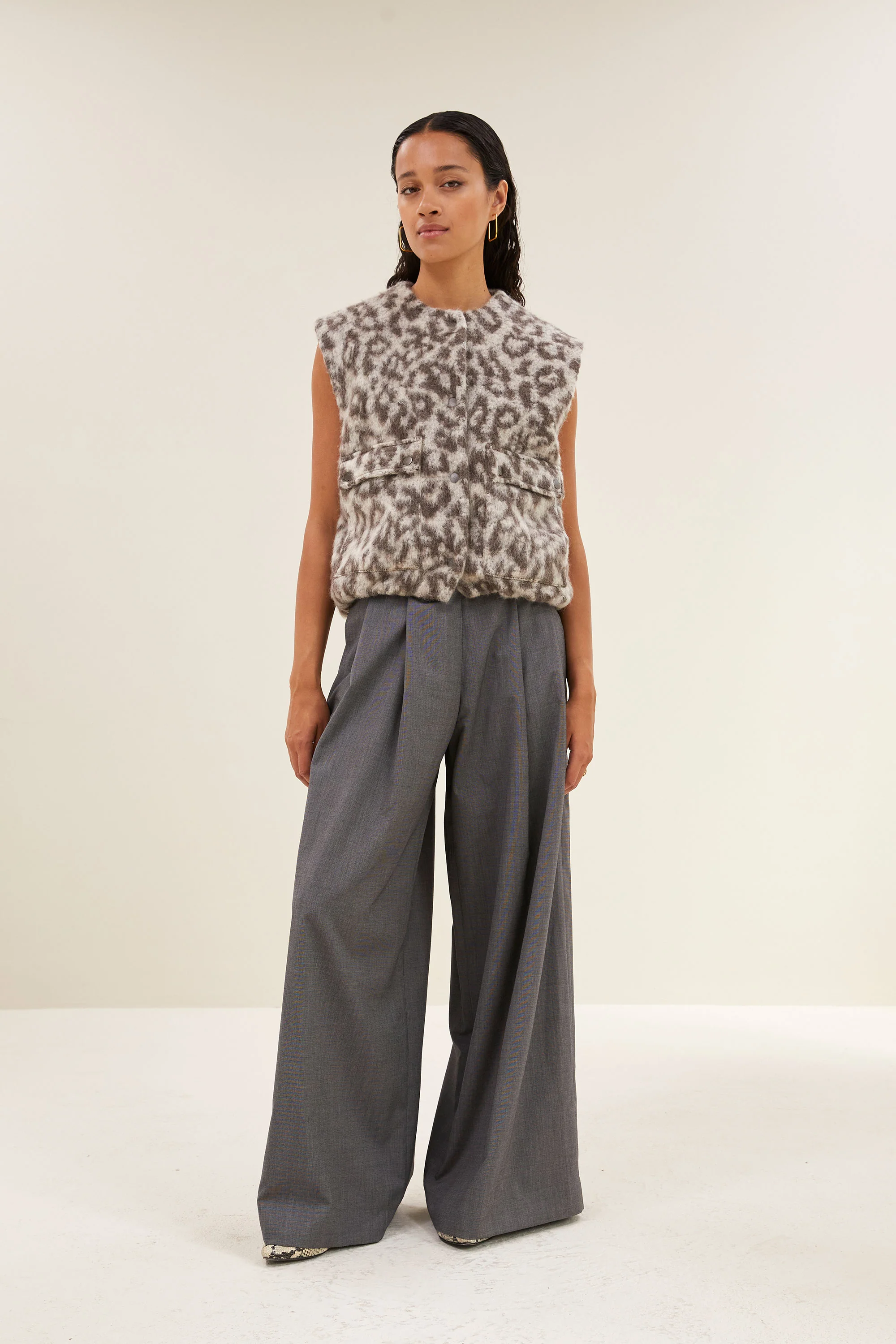 maggie sleeveless leo jacket | leopard print - Image 6