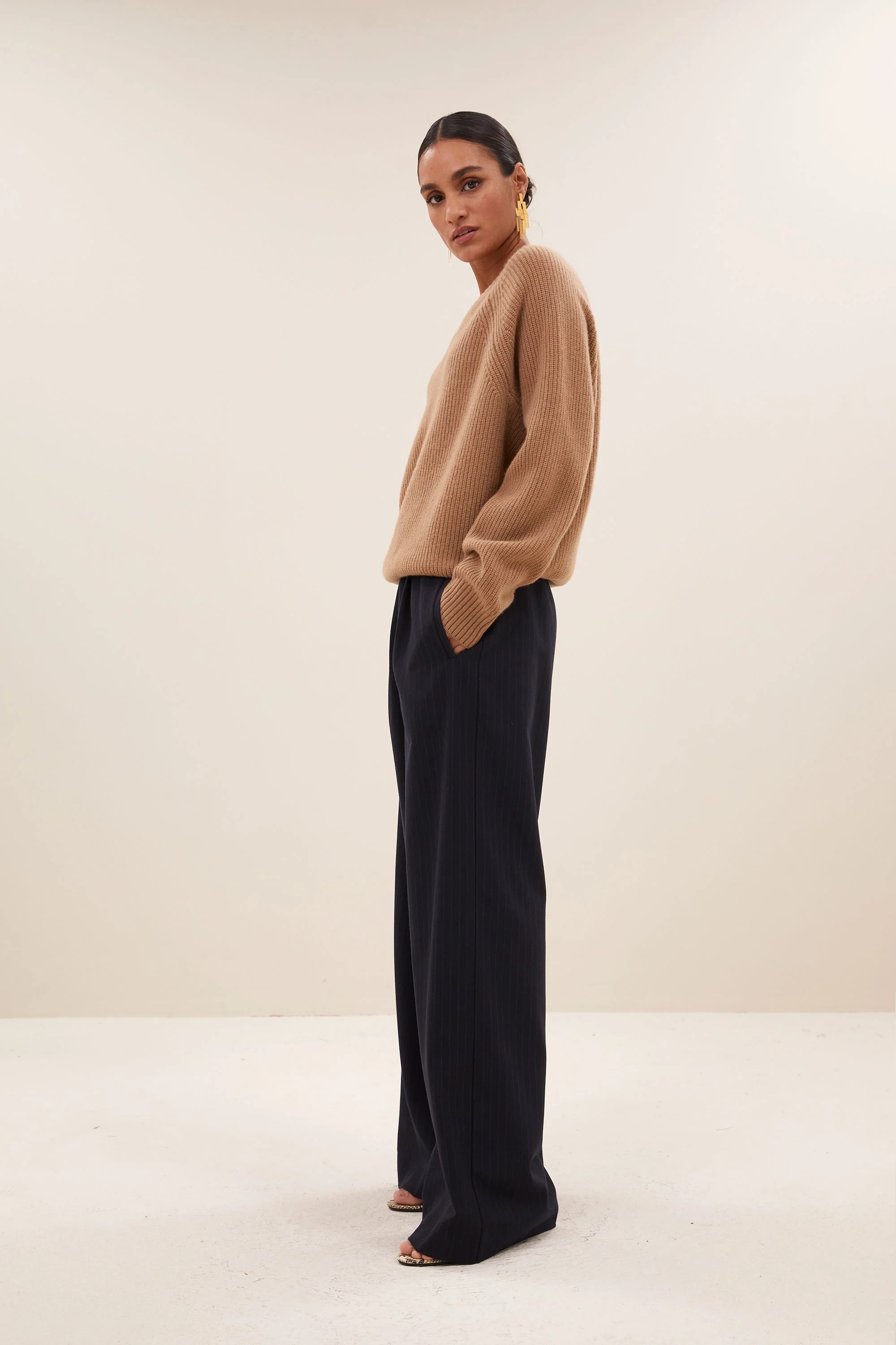 meadow v neck pullover | camel - Image 3