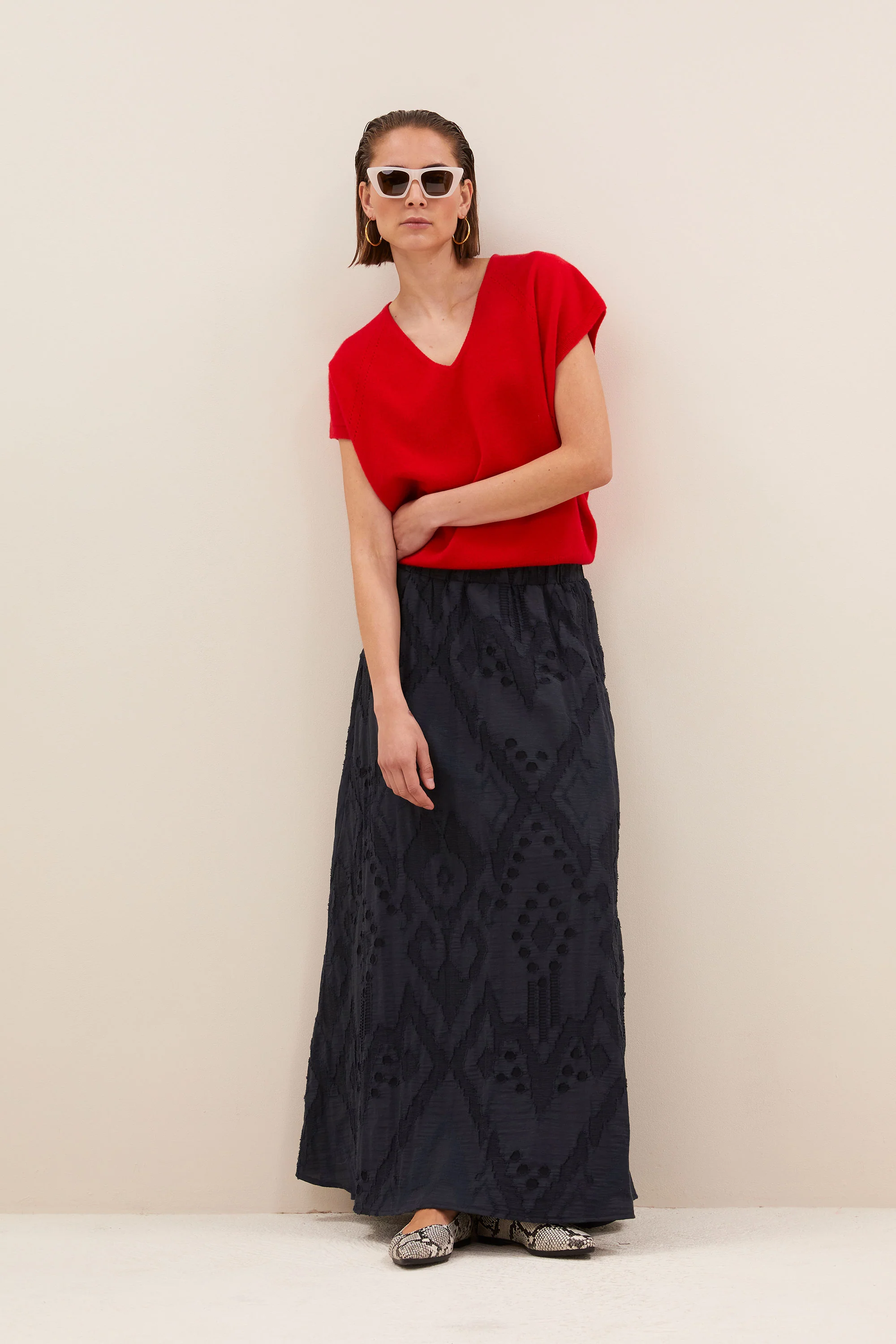 sil v-neck pullover | lipstick - Image 4