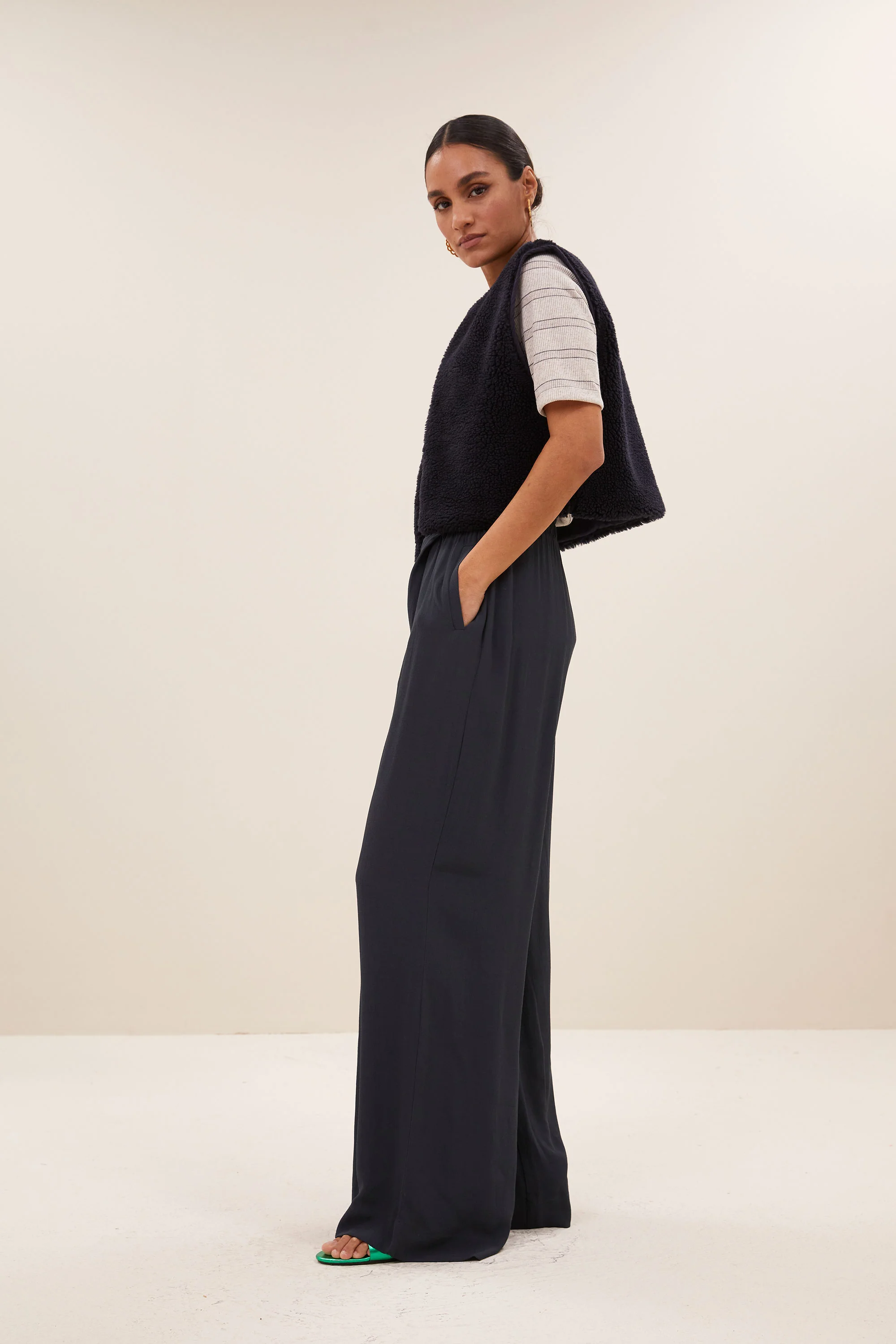 wolly midnight gilet | midnight - Image 3