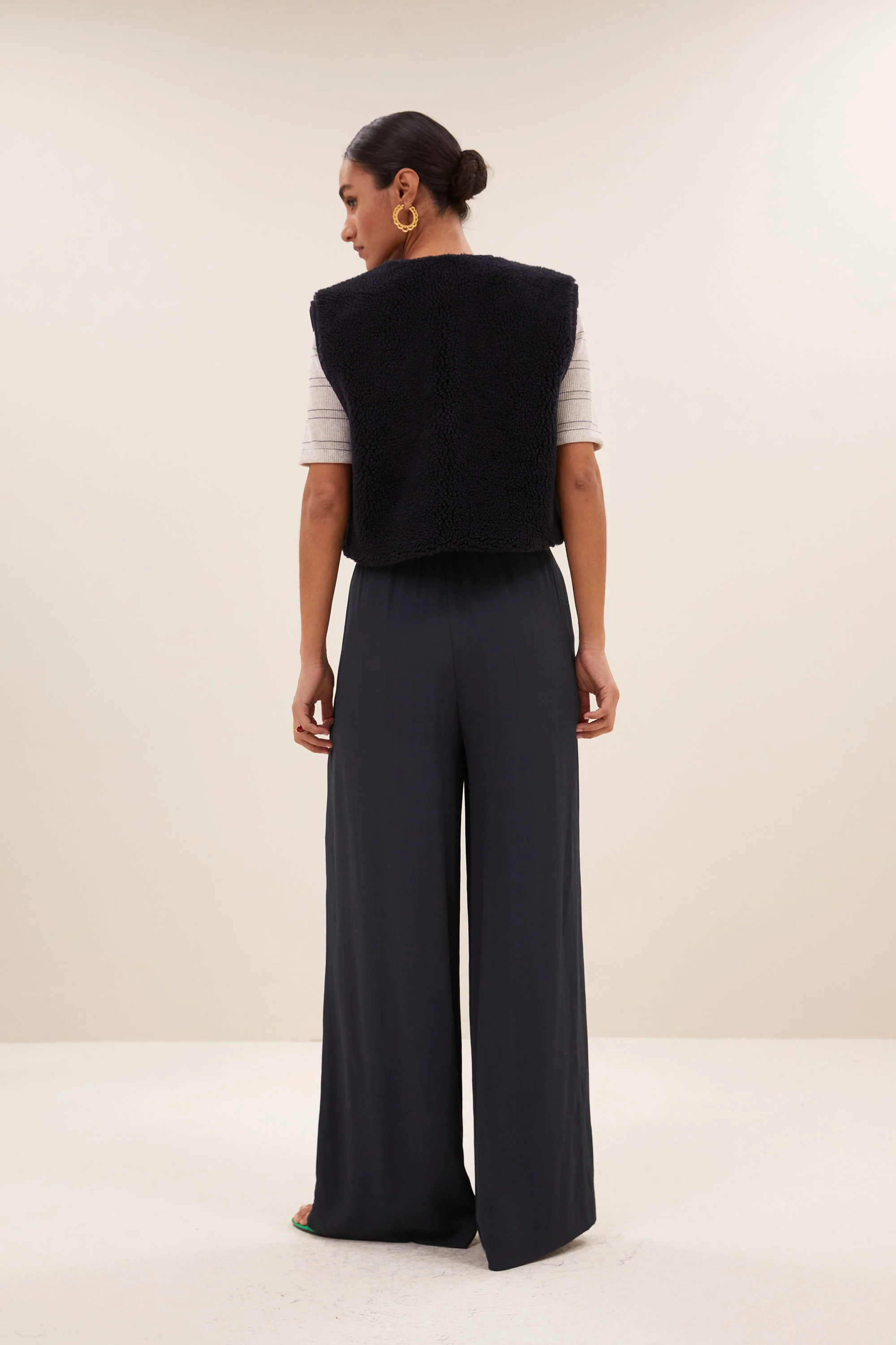 wolly midnight gilet | midnight - Image 4