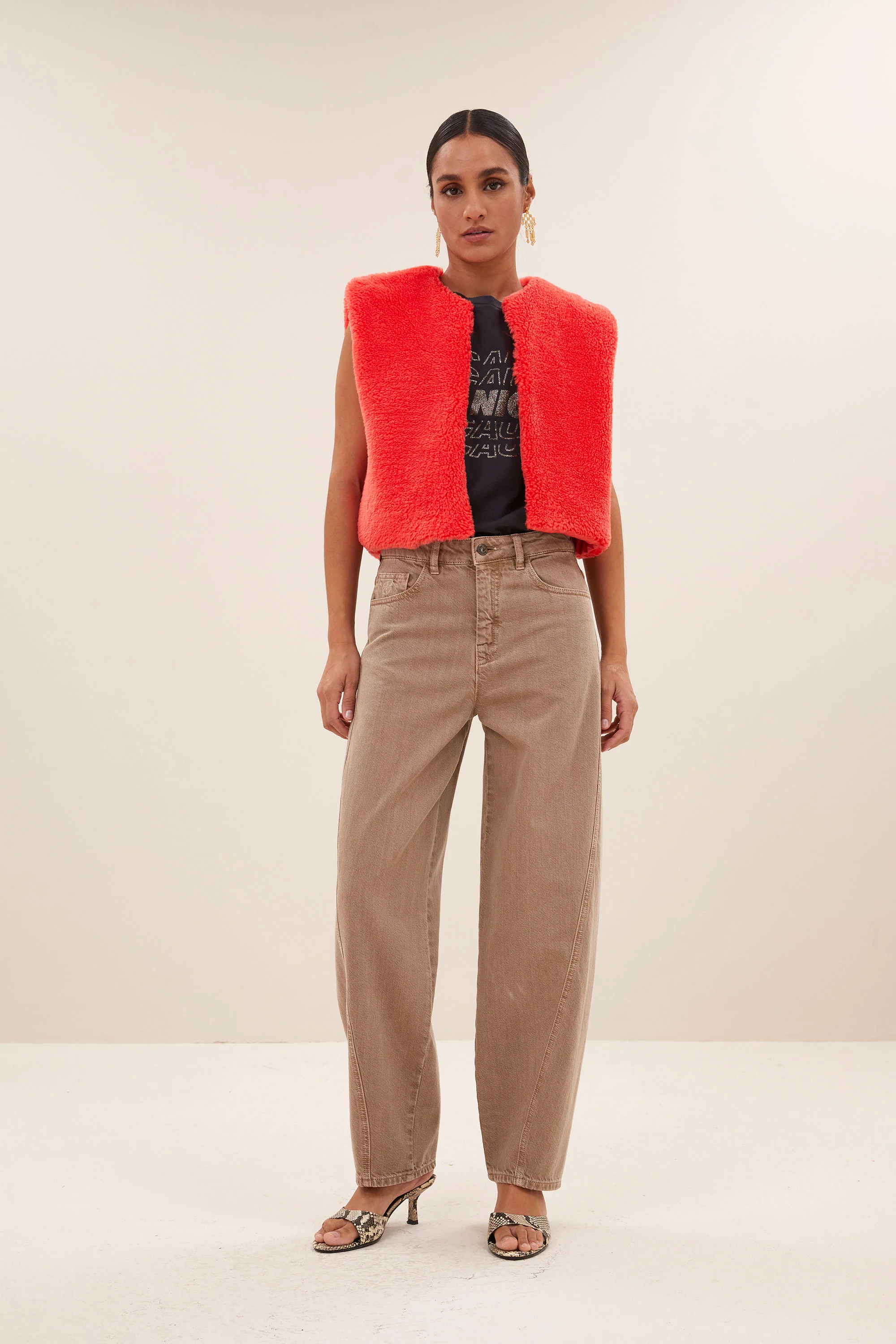 wolly red gilet | poppy red - Image 5